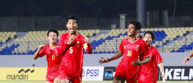 Myanmar U17 celebrate